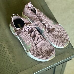 NIKE zoom sneakers